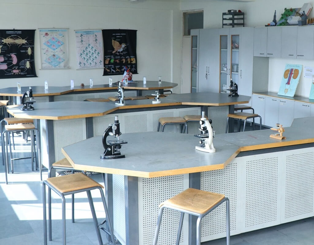 BIOLOGY LAB